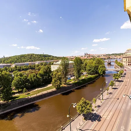 Classy Riverside In The Old Town Of Apartment Prague