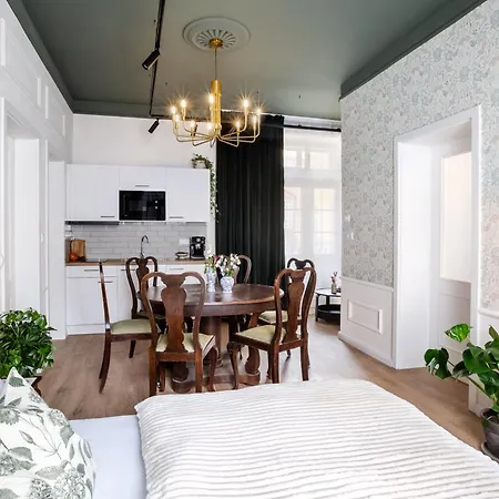 Turnkey I Antonin Dvorak Apartment