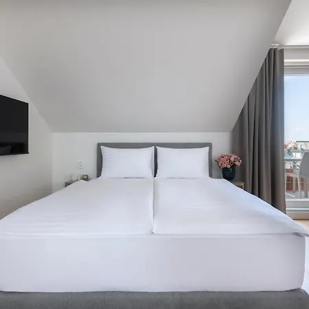 Encore Boutique By Dwellfort Praha