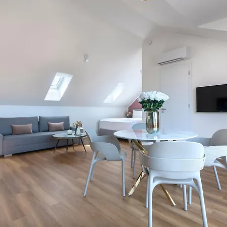 Encore Boutique By Dwellfort Prag