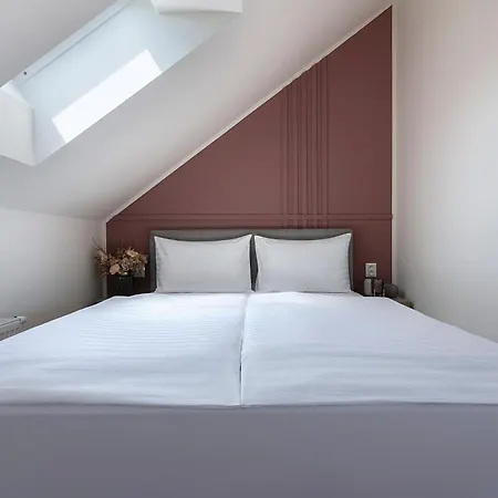 Encore Boutique By Dwellfort Praha