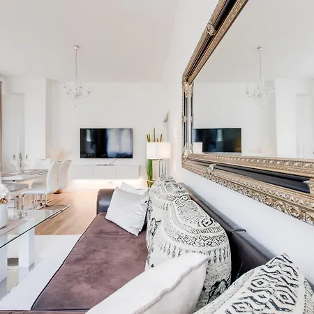 Wenceslas Square Royal Two Bedroom Apartment *