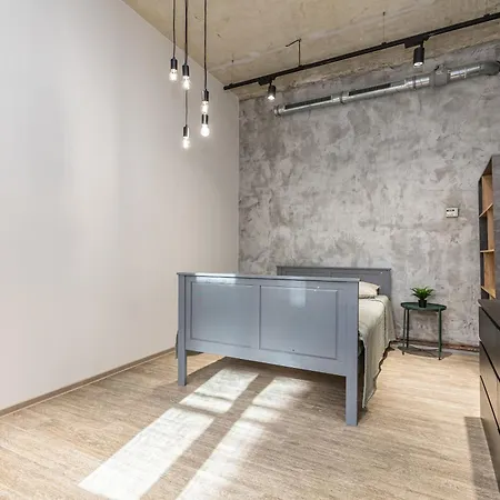 Loft Apartment *
