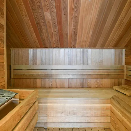 Appartamento Presidential Penthouse, 303m2, Jacuzzi On Terrace, Sauna, 6bdrm, 4bthrm, Ac, Lift
