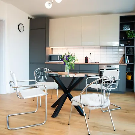 60 Free Parking&wifi Apartment *
