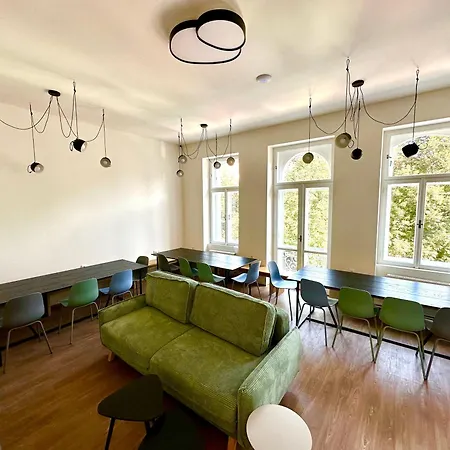 Hostel Onefam Arbes