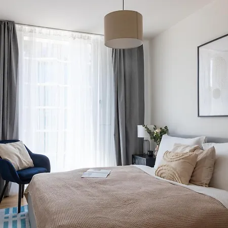 Apartment Days - 2bdr - Balcony - Garage Parking - Easy Center Access Prague