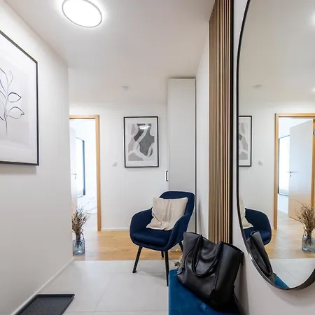 Days - 2bdr - Balcony - Garage Parking - Easy Center Access * Prague