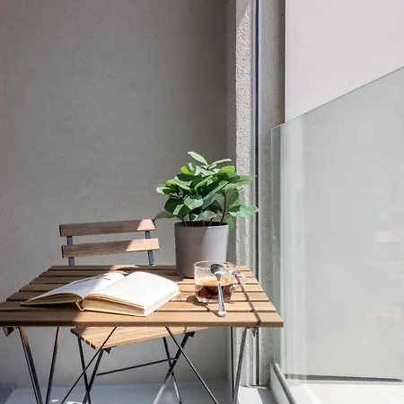 Days - 2bdr - Balcony - Garage Parking - Easy Center Access Prague