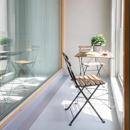 Days - 2bdr - Balcony - Garage Parking - Easy Center Access Apartment Prague