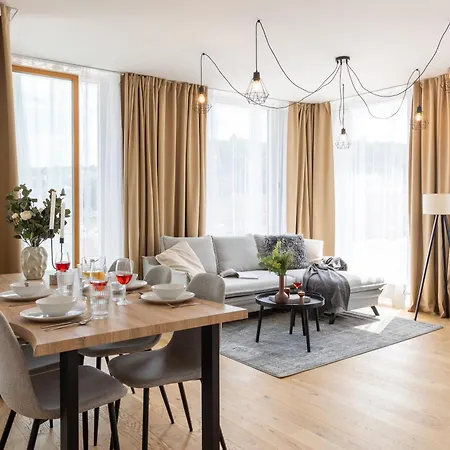 Days - 2bdr - Balcony - Garage Parking - Easy Center Access Apartment Prague