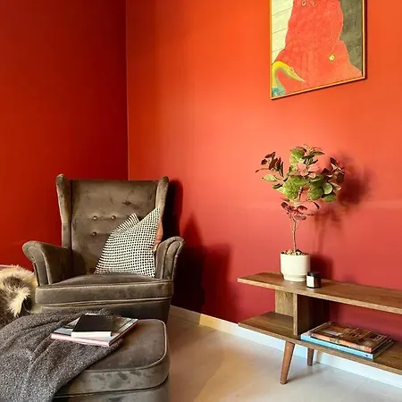 Apartment Red Currant -