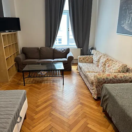 Apartment Spacious 2 Bedroom With Terrace Prague