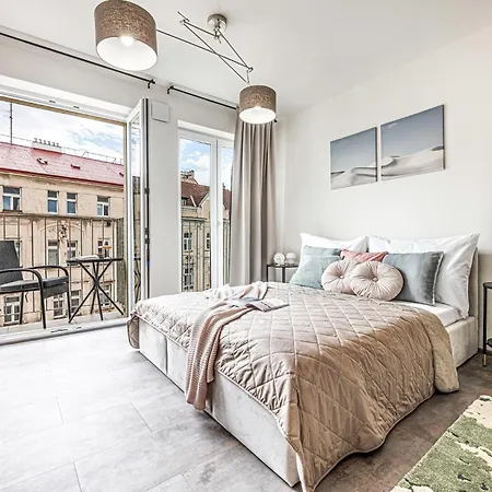 Three Bedroom Aparment With Terrace By Days Apartment