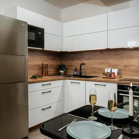 Three Bedroom Aparment With Terrace By Days *