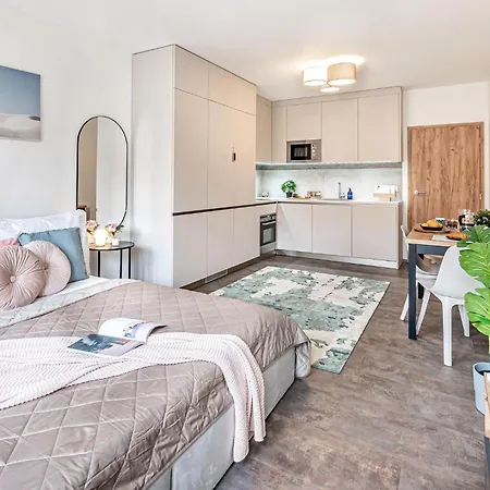 Three Bedroom Aparment With Terrace By Days Apartment *
