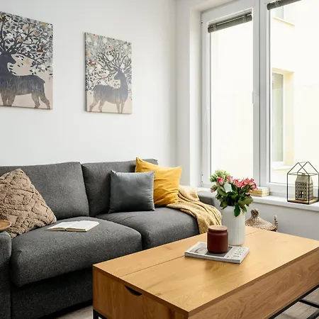 Three Bedroom Aparment With Terrace By Days Apartment