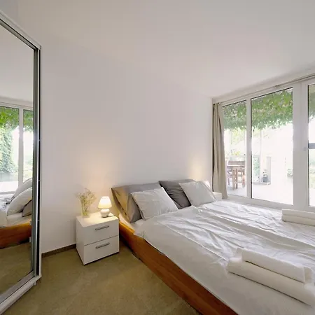 Vida Prostorny 220 M2 3br S Krbem A Zahradou, Idealni Pro Rodiny Prague