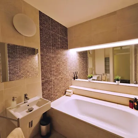 Vida Prostorny 220 M2 3br S Krbem A Zahradou, Idealni Pro Rodiny Apartment