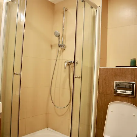 Family Cozy Metro Access Apartment