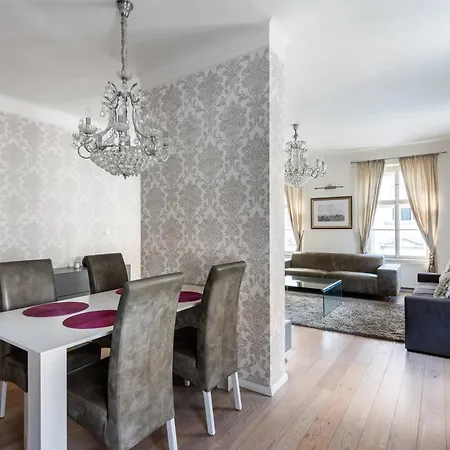 Royal Vysehrad Apartment *