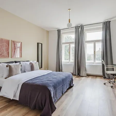 Apartment Blueground 10 Renovated Furnished Prg-17