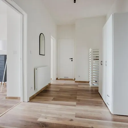 Blueground 10 Renovated Furnished Prg-17 Apartment *