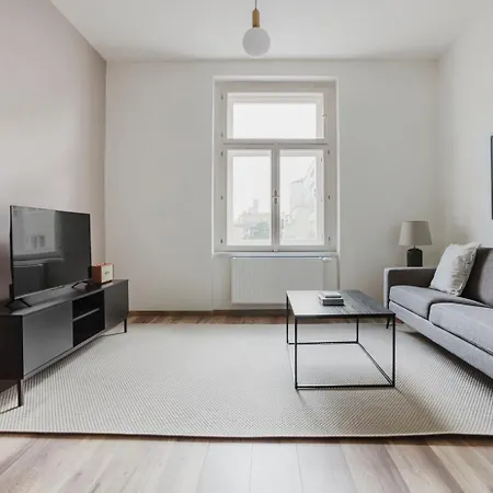 Apartment Blueground 10 Renovated Furnished Prg-17 *