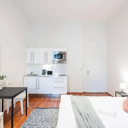 Sunny Old Town Apartment