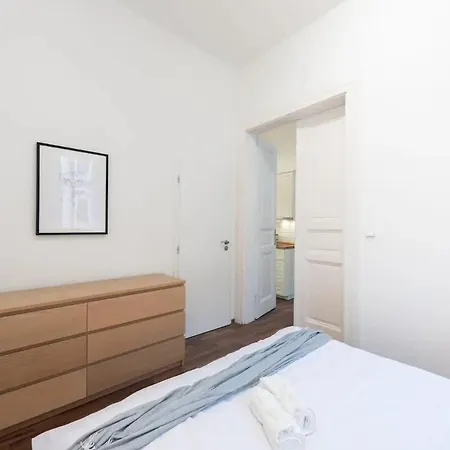 Apartment Metropolitan With Amenities Prague