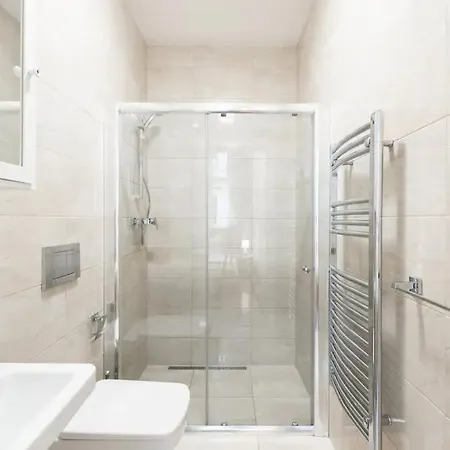Metropolitan With Amenities Apartment
