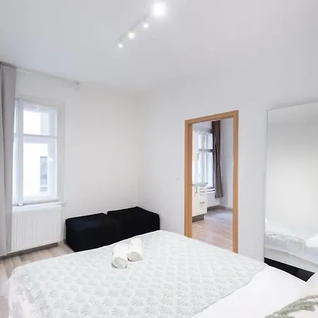 Neat Cozy Old Town Retreat W Queen Bed *
