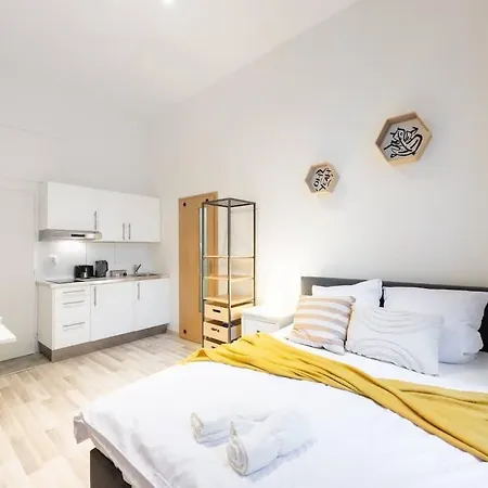 Romantic Old Town Apartment *