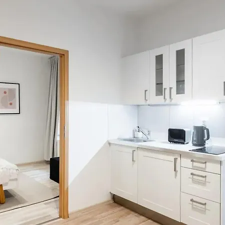 Neat Cozy Old Town Retreat W Queen Bed Apartment *