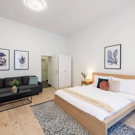 Elegant Spacious Old Town *