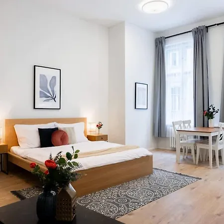 Elegant Spacious Old Town Apartment Prague