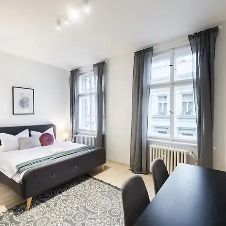 Apartment Welcoming In Historic *