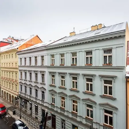 Welcoming In Historic * Prague