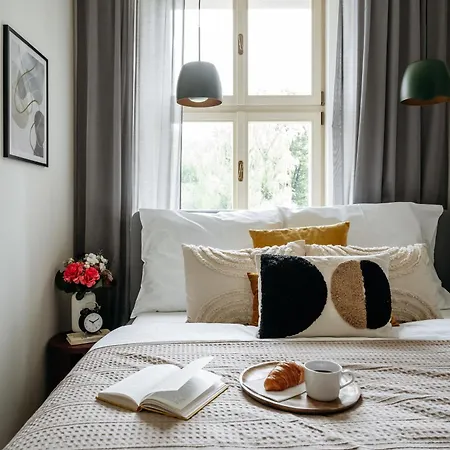 Days - - Easy Access Prague