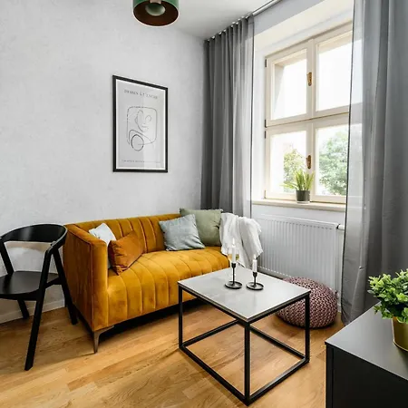Days - - Easy Access Apartment Prague