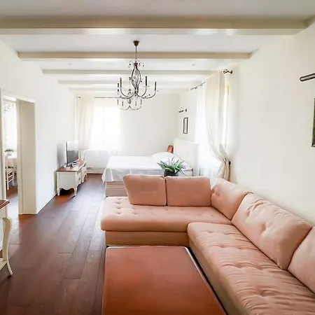 Exclusive Diamond At Mala Strana Apartment
