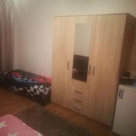 Barrandov 3 Homestay *