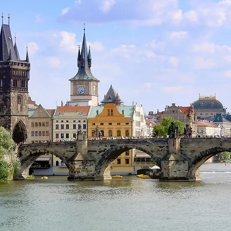 Luxurious Two-bedroom In The Old Town
