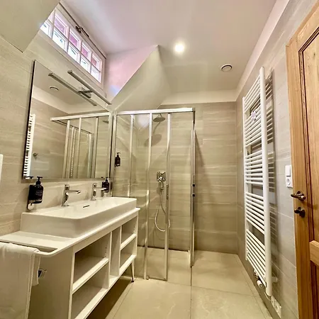 Otel Karlova 4*