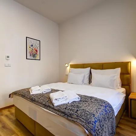 Otel Karlova 4*