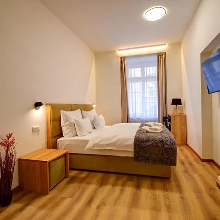 Karlova 4*