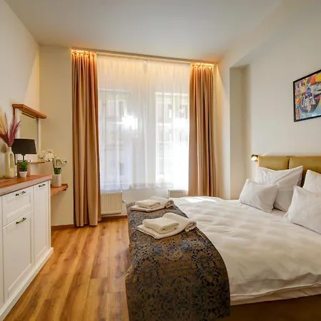 Otel Karlova 4*