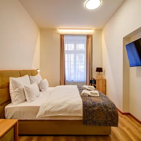Otel Karlova 4*