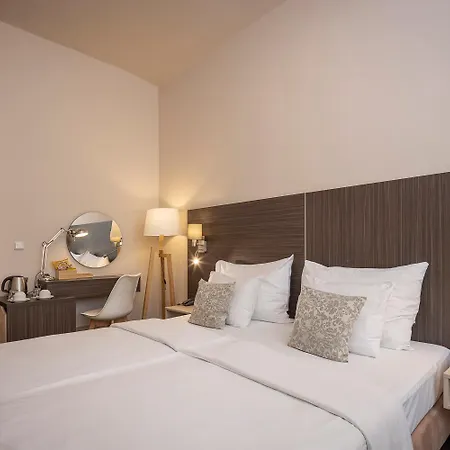 Pytloun Kampa Garden מלון 4*