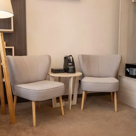 מלון Pytloun Kampa Garden 4*